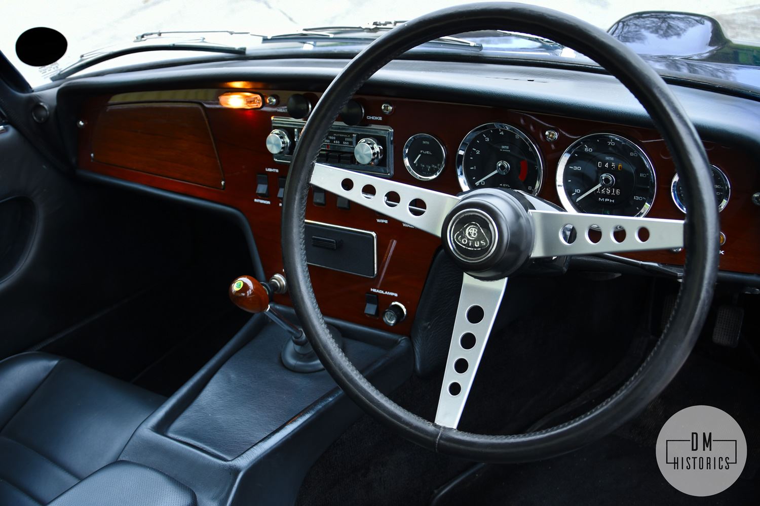 VNG445H- Interior.jpg