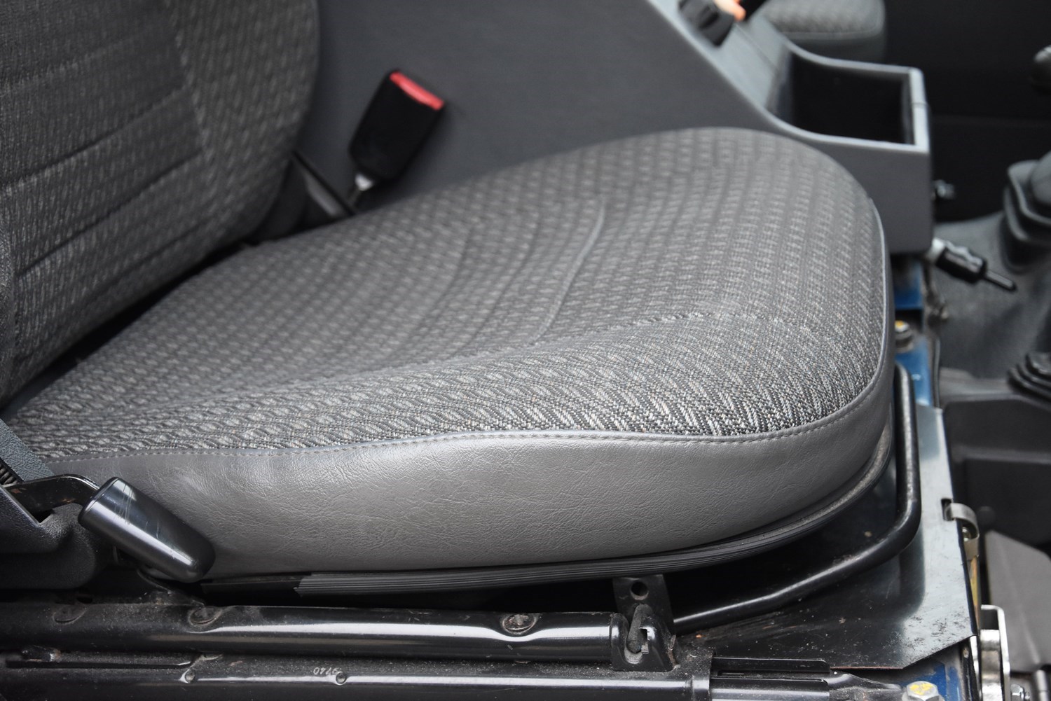 34- Front Seats 3.JPG